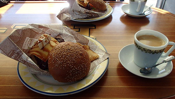 金目鯛バーガー